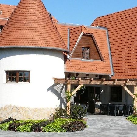 Kadarta Vendeglo Panzio Bed & Breakfast Veszprém Eksteriør bilde