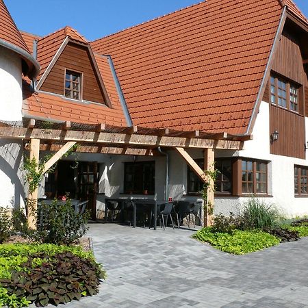 Kadarta Vendeglo Panzio Bed & Breakfast Veszprém Eksteriør bilde