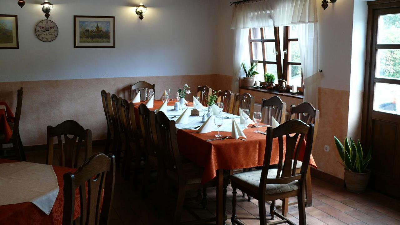 Kadarta Vendeglo Panzio Bed & Breakfast Veszprém Eksteriør bilde