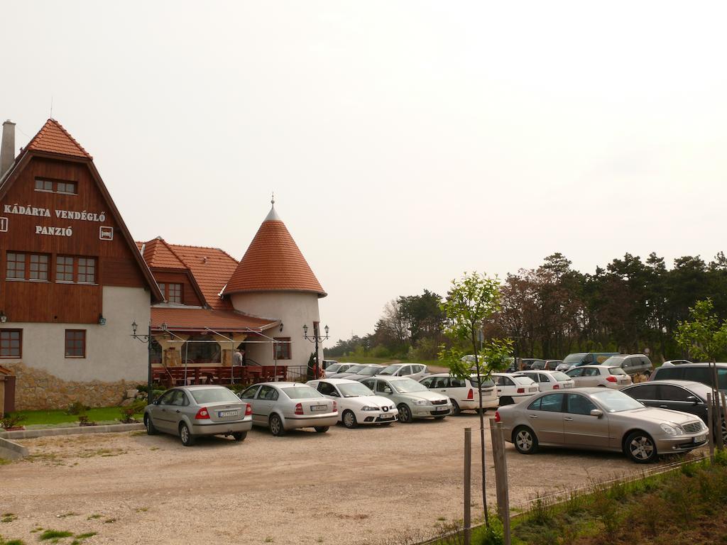Kadarta Vendeglo Panzio Bed & Breakfast Veszprém Eksteriør bilde