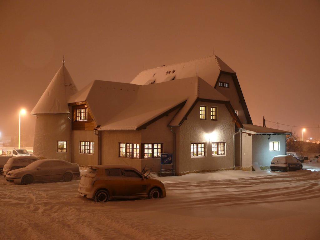 Kadarta Vendeglo Panzio Bed & Breakfast Veszprém Eksteriør bilde