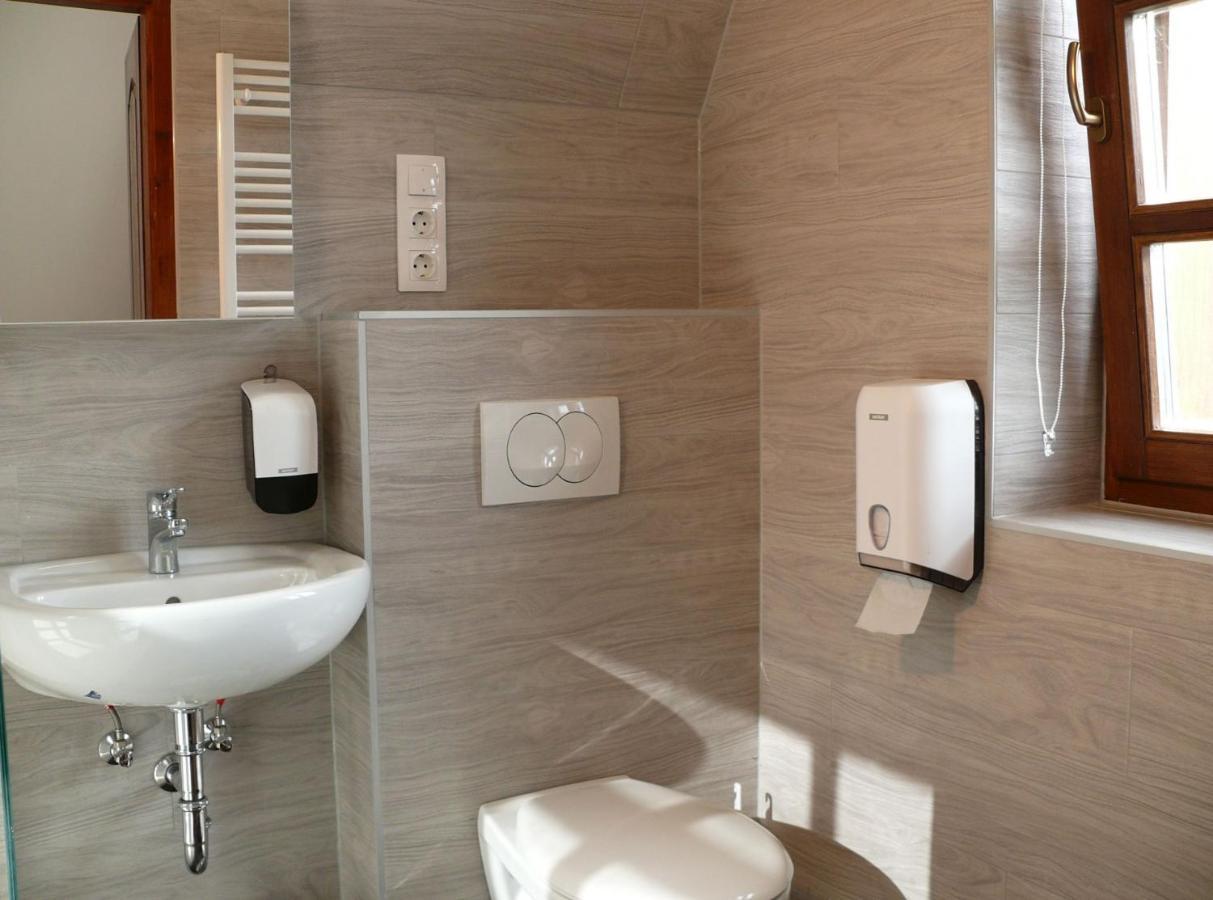 Kadarta Vendeglo Panzio Bed & Breakfast Veszprém Eksteriør bilde