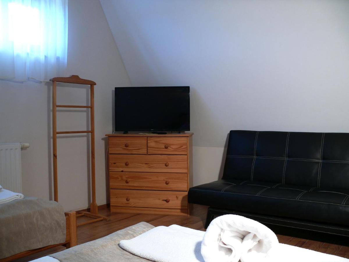 Kadarta Vendeglo Panzio Bed & Breakfast Veszprém Eksteriør bilde