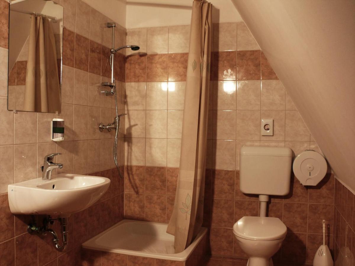 Kadarta Vendeglo Panzio Bed & Breakfast Veszprém Eksteriør bilde