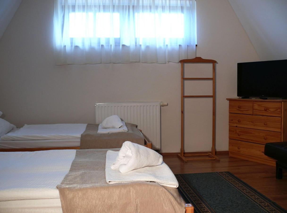 Kadarta Vendeglo Panzio Bed & Breakfast Veszprém Eksteriør bilde